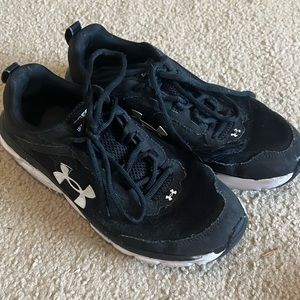 Men’s under armour shoes size 10